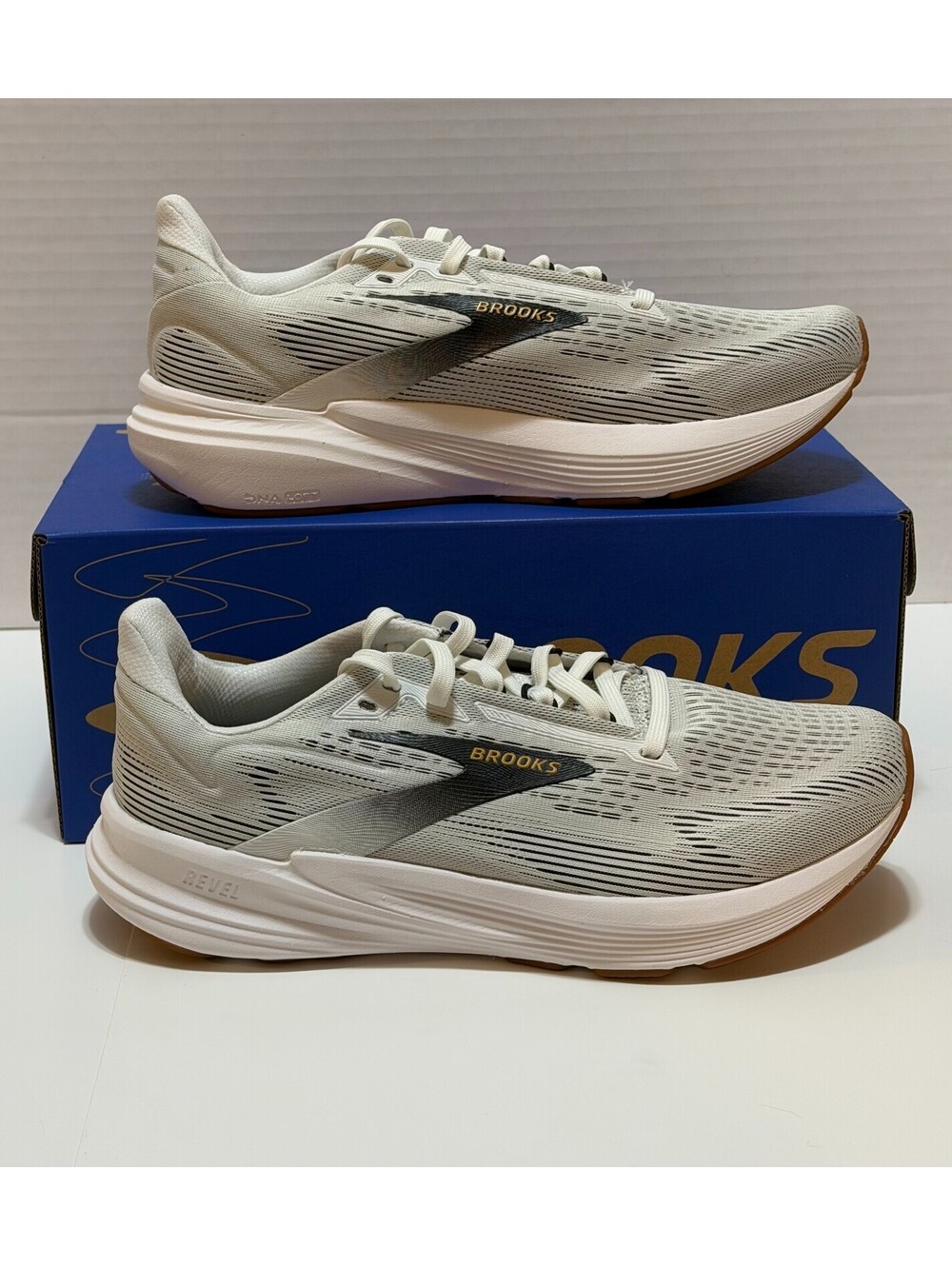 Brooks Revel 8 Men’s 8 White Black Oak Buff Running Shoes 110468-1D-107 NEW